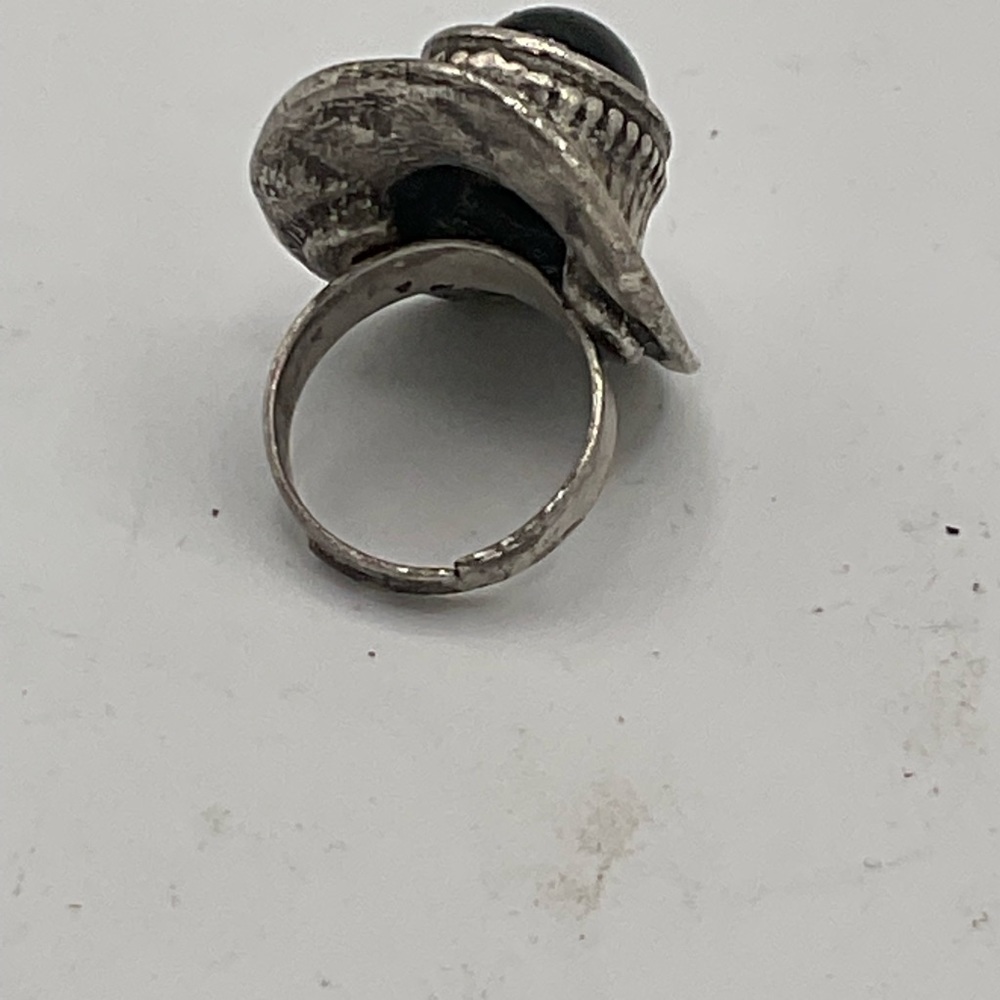 “VINTAGE SILVER RING” Large Oval Shape with Central Black GemStone. - Picture 6 of 13